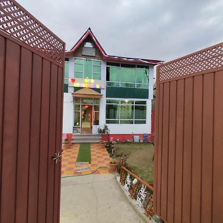 Hotel New Heaven Canal Srīnagar Esterno foto