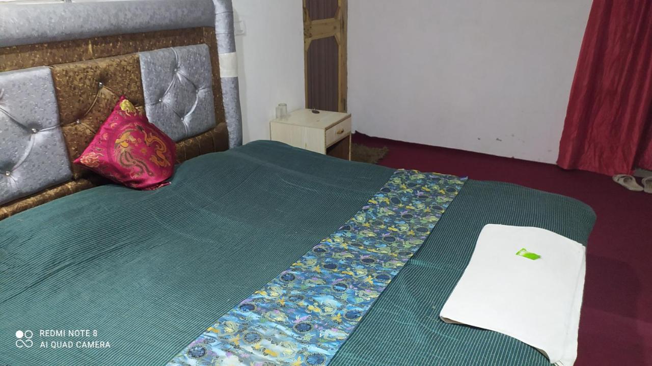 Hotel New Heaven Canal Srīnagar Esterno foto