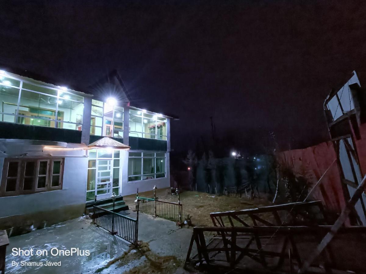 Hotel New Heaven Canal Srīnagar Esterno foto