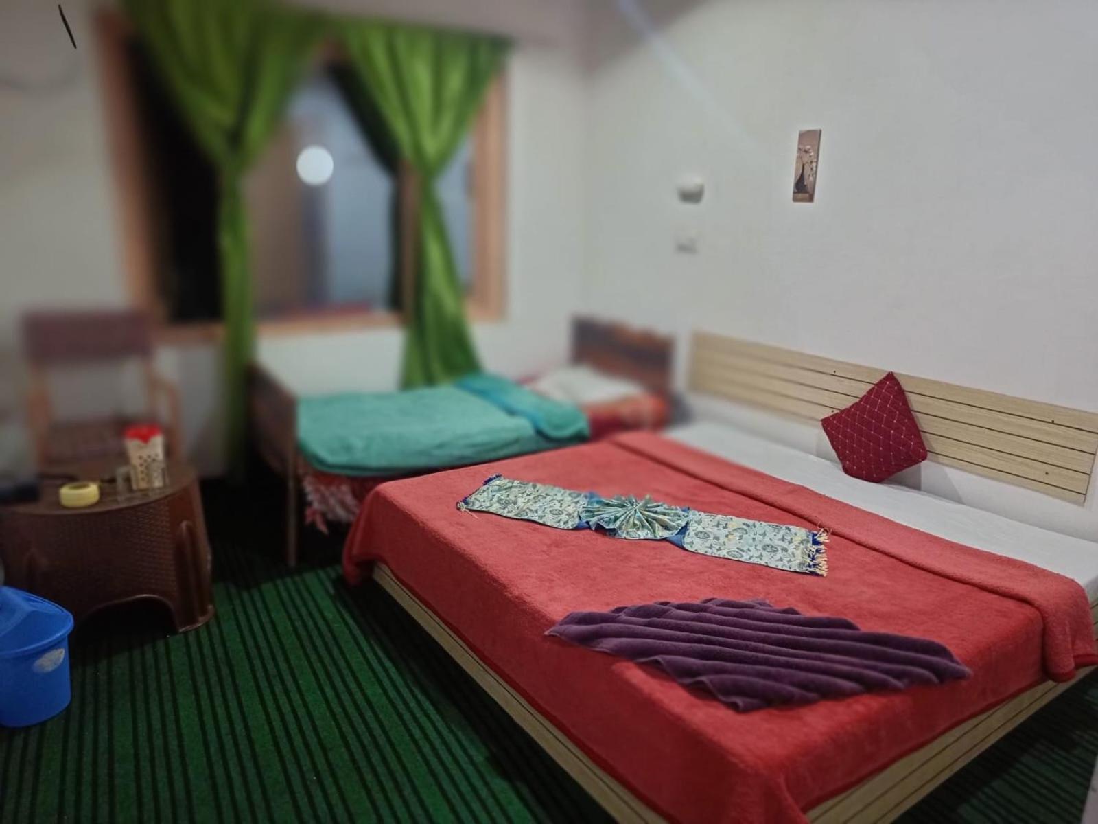 Hotel New Heaven Canal Srīnagar Esterno foto