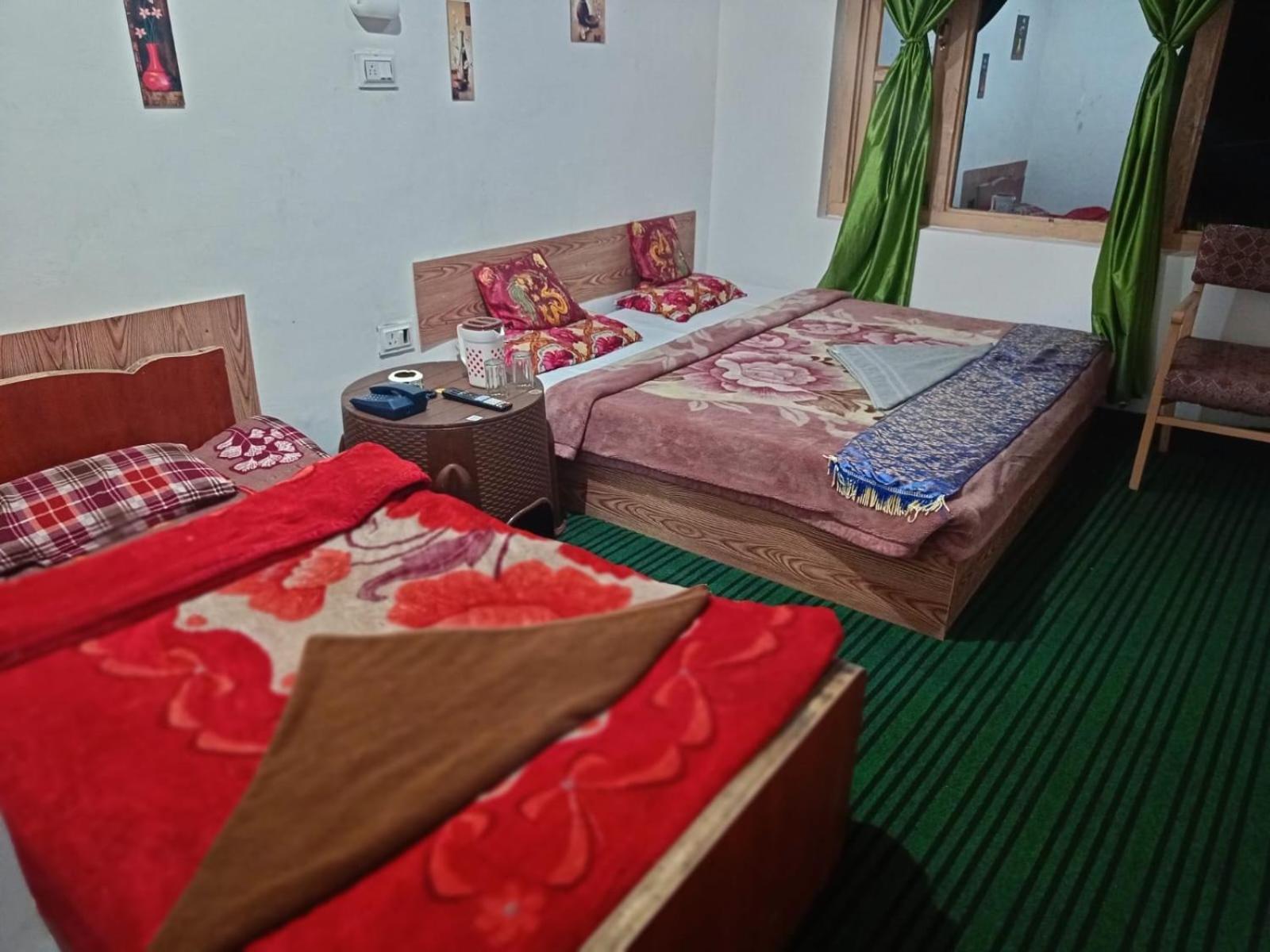 Hotel New Heaven Canal Srīnagar Esterno foto