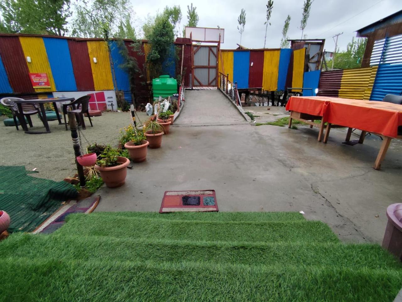 Hotel New Heaven Canal Srīnagar Esterno foto