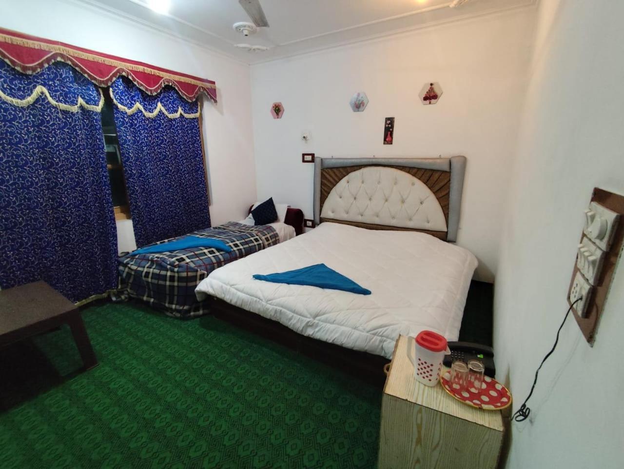 Hotel New Heaven Canal Srīnagar Esterno foto
