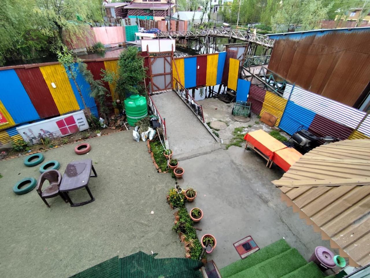 Hotel New Heaven Canal Srīnagar Esterno foto