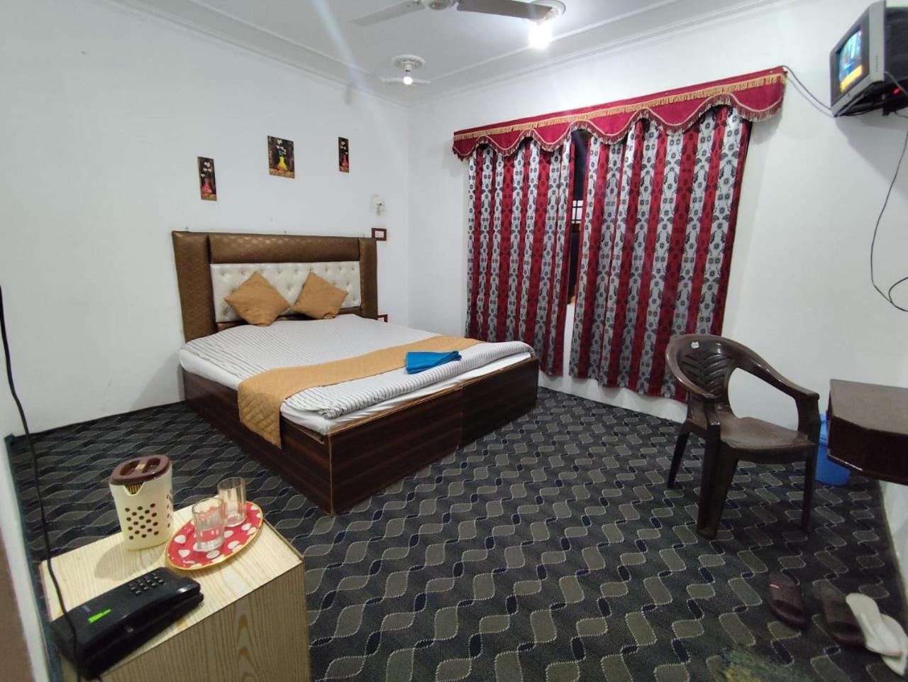 Hotel New Heaven Canal Srīnagar Esterno foto