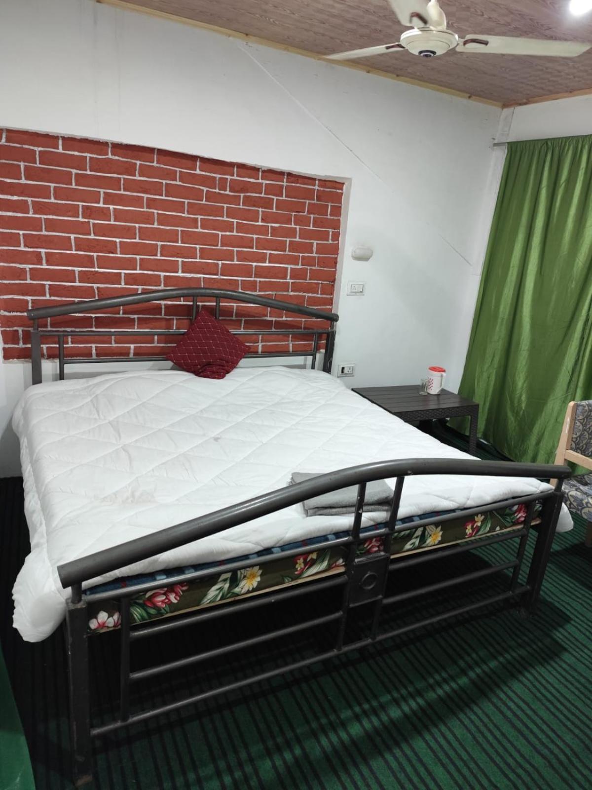 Hotel New Heaven Canal Srīnagar Esterno foto
