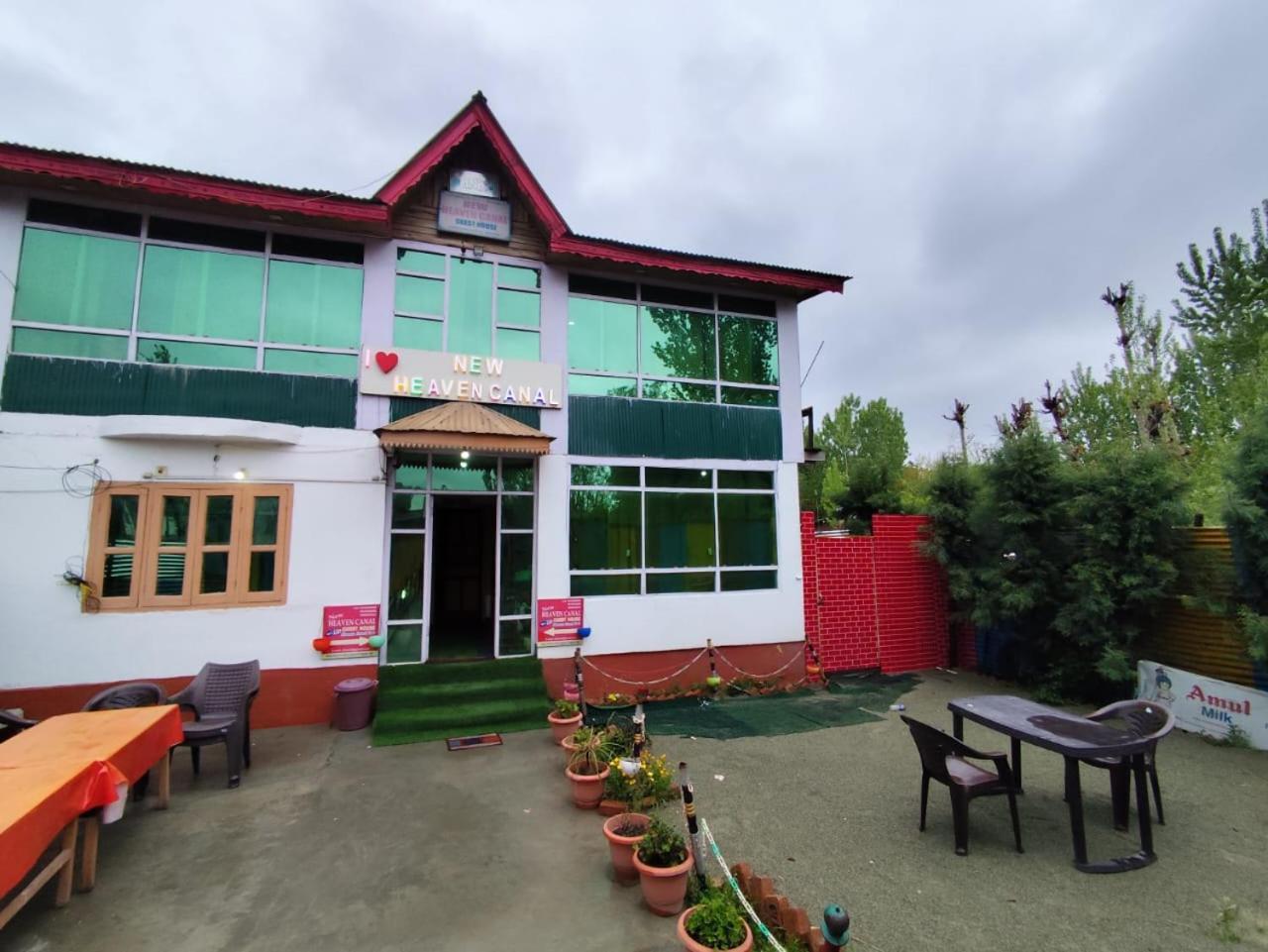 Hotel New Heaven Canal Srīnagar Esterno foto
