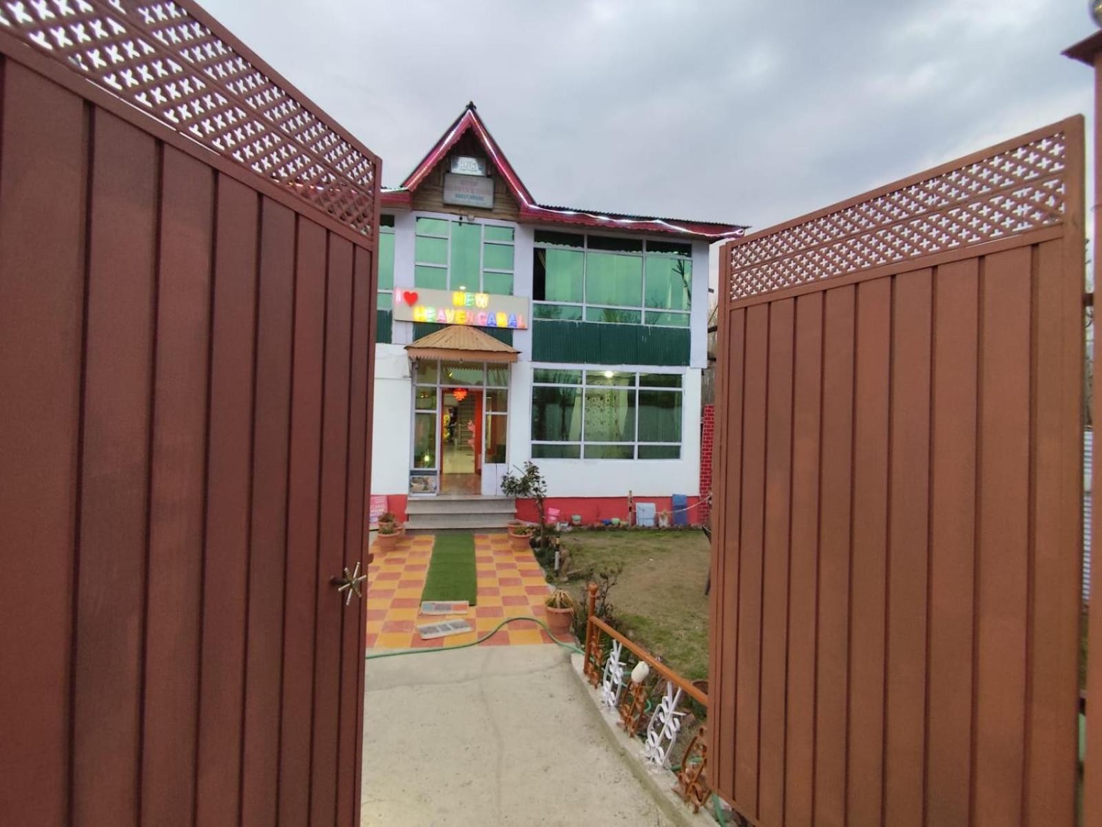 Hotel New Heaven Canal Srīnagar Esterno foto