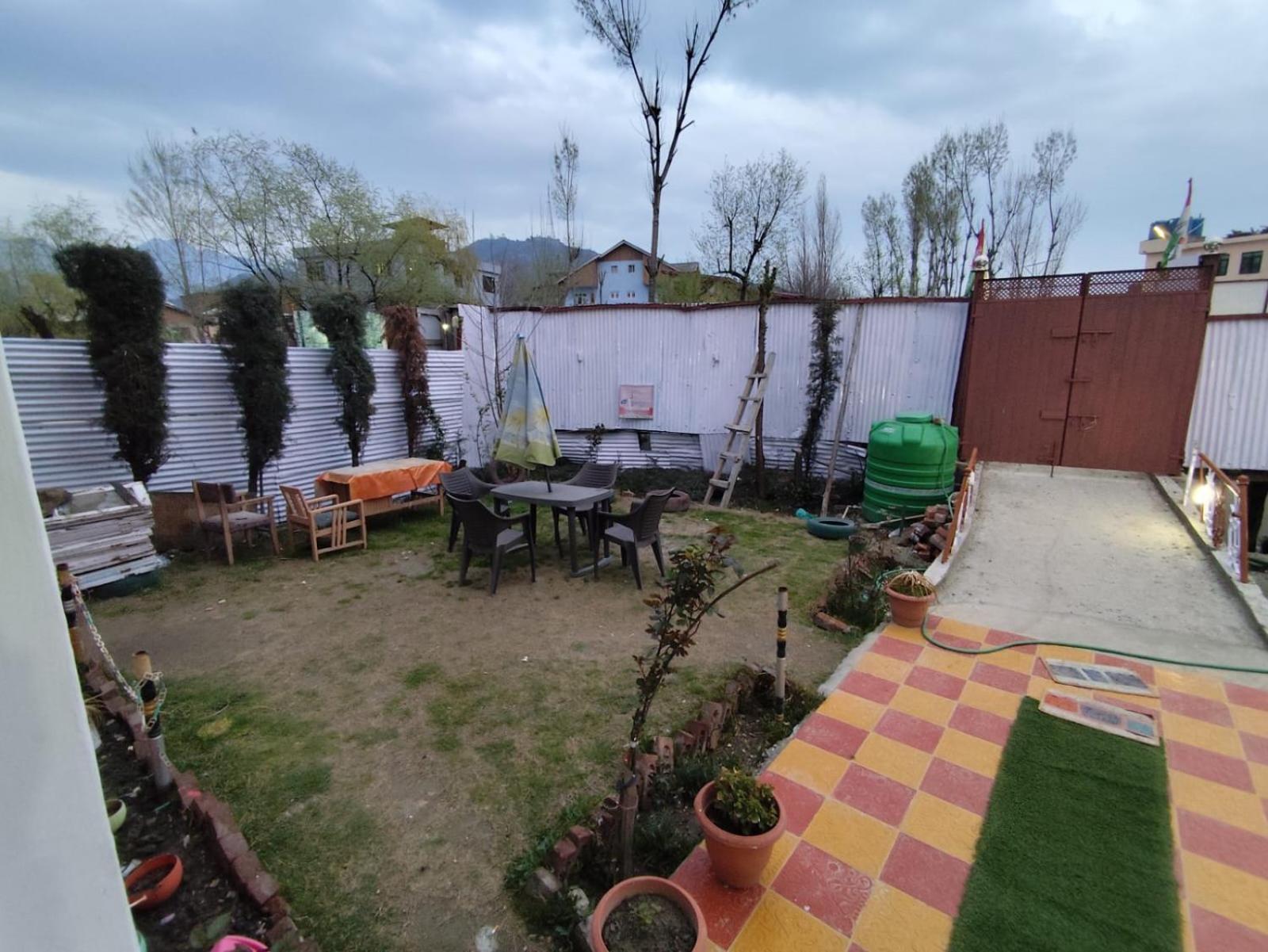 Hotel New Heaven Canal Srīnagar Esterno foto